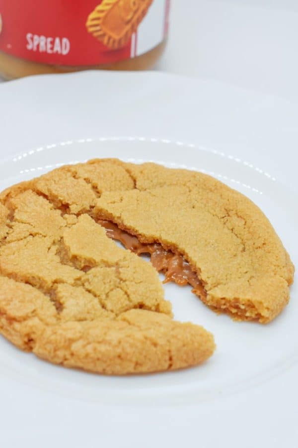 Are you tired of vegan cookie recipes that have weird ingredients in them? Try this lotus biscoff stuffed vegan cookies instead!