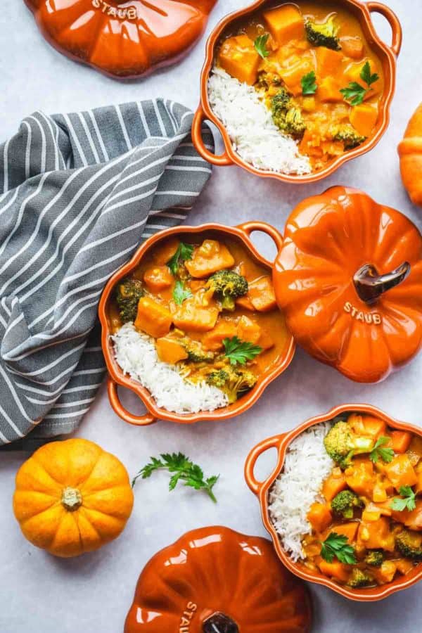 Looking for vegan curry recipe that packs a lot of nutrition and spice? This Vegan pumpkin curry is definitely worth a try!