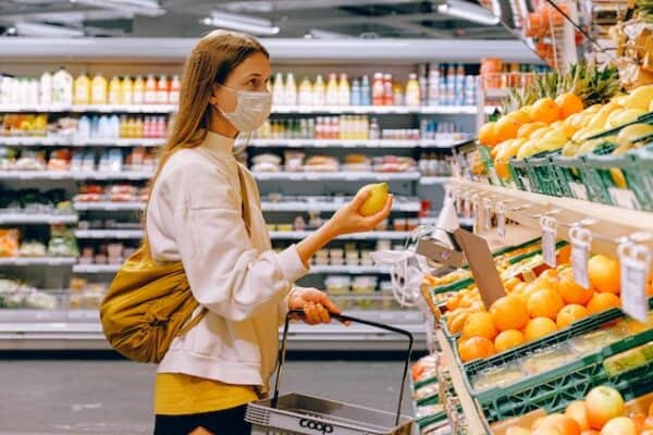 How to save money on groceries using free mobile apps